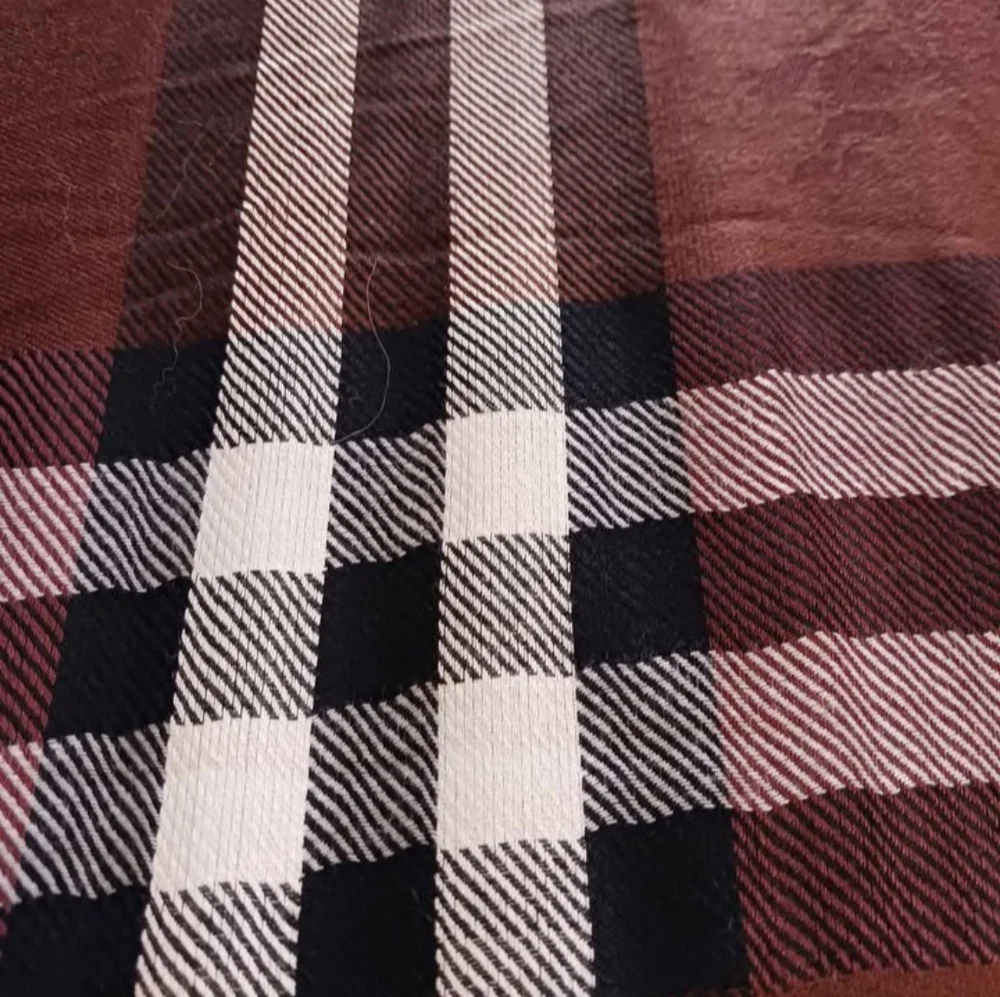New Authentic Burberry London Beetroot Tartan Check Print Schawl /Scarf